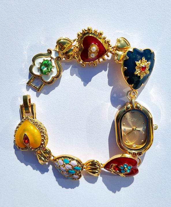 Retro Hearts of Time Watch with Vintage Elegant Style