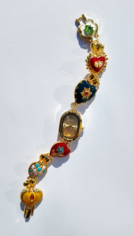 Retro Hearts of Time Watch with Vintage Elegant Style